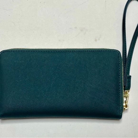 Steve Madden Emerald Green Zip Around Wallet Wristlet - Picture 2 of 10